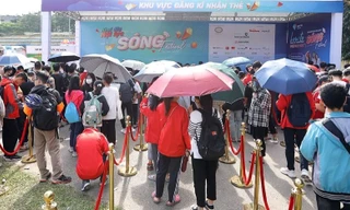 Các bạn trẻ 'đội nắng' trải nghiệm Sóng Festival, BTC phát thêm 1.000 thẻ chip miễn phí
