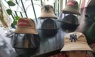 Sau khẩu trang, mũ chống giọt bắn được người Hà Nội tìm mua