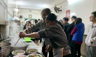 Hàng quán 'thất thủ' trong ngày nghỉ lễ cuối