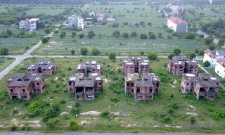 Thị trường bất động sản từ nguy cơ 'bong bóng' sang 'suy thoái'