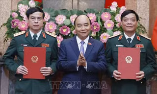 Trao quyết định thăng quân hàm lên Thượng tướng cho hai sĩ quan cao cấp trong quân đội