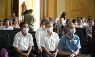 Phiên tòa xét xử vụ Resco.