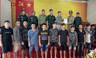 Các công dân được cơ quan chức năng Campuchia trao trả.