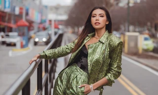 Minh Tú dự Tuần lễ Thời trang New York, khoe vòng 1 sexy trên phố