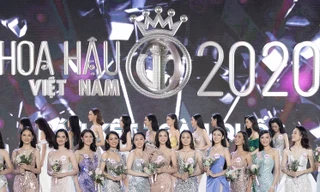 Các thí sinh Hoa hậu Việt Nam rạng rỡ trên sân khấu Bán kết toàn quốc.