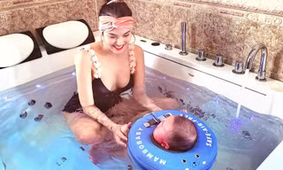 Ở nhà phòng chống COVID-19, Á hậu Thanh Tú-Lan Khuê mặc bikini khoe đường cong sexy