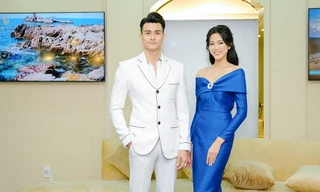 Hoa hậu Đỗ Thị Hà diện váy trễ vai nóng bỏng, khoe sắc rực rỡ bên siêu mẫu Vĩnh Thụy