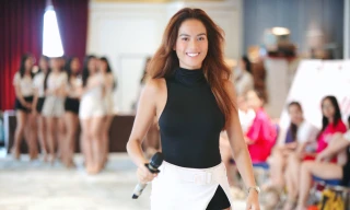 Người mẫu Như Vân trong vai trò huấn luyện catwalk cho các thí sinh của vòng bán kết cuộc thi Hoa hậu Việt Nam 2020. Ảnh: Trọng Tài.