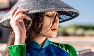 Cô gái có mái tóc đẹp nhất HHVN 2016 hóa 'nàng thơ' với áo dài ở Đại Nội Huế