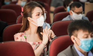 Đeo khẩu trang kín mít dự sự kiện, Á hậu Thuỵ Vân vẫn xinh đẹp đầy cuốn hút