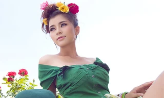 Hotgirl nóng bỏng cùng váy hoa