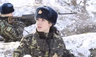 Nữ quân nhân xinh đẹp của Ukraina