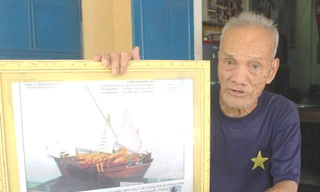 Gặp anh hùng thủy quân lái thuyền gỗ