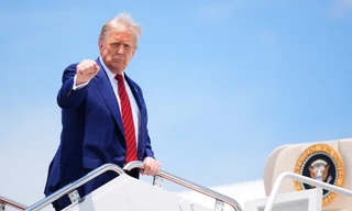 Sau một cuộc gọi, ông Trump hạ lệnh ném bom Iran ngay trên trực thăng