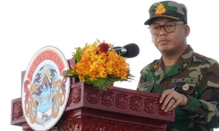 Phó Thủ tướng kiêm Bộ trưởng Bộ Quốc phòng Campuchia Tea Seiha phát biểu tại sự kiện ngày 28/5. (Ảnh: Khmer Times)