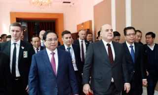 Thủ tướng Phạm Minh Chính cùng Thủ tướng Nga Mikhail Mishustin dự chương trình biểu diễn nghệ thuật