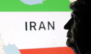 Ông Trump sẽ không dễ dàng tìm đáp số cho nhiều câu hỏi khó về Iran. (đồ họa: Reuters)