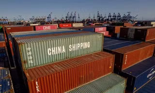 Các container hàng hoá ở cảng Los Angeles ngày 4/4. (Ảnh: Getty)