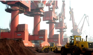 Hoạt động khai thác tại một mỏ đất hiếm Trung Quốc. (Ảnh: Reuters)
