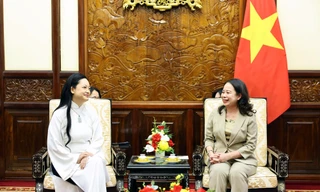 Phó Chủ tịch nước Võ Thị Ánh Xuân tiếp nữ phi hành gia gốc Việt Amanda Nguyễn. Ảnh: VGP
