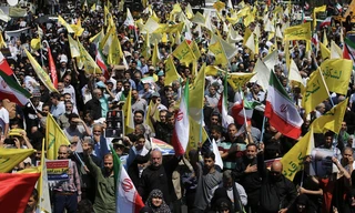 Người Iran biểu tình ở thủ đô Tehran để kêu gọi tấn công trả đũa Israel. (Ảnh: Anadolu)