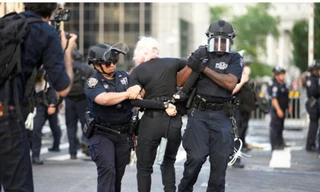 Los Angeles bị giới nghiêm, Thống đốc California cảnh báo khủng hoảng quốc gia