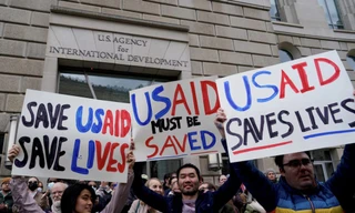 Đám đông biểu tình phản đối giải thể USAID ở Washington ngày 3/2. (Ảnh: 6/3)