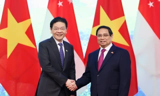 Thủ tướng Phạm Minh Chính và Thủ tướng Singapore Lawrence Wong chụp ảnh chung tại cuộc hội đàm. (Ảnh: Nhật Minh)
