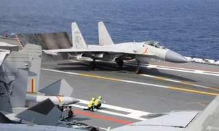 ‘Cá mập bay’ Trung Quốc truy đuổi 'sát thủ săn ngầm' Nhật Bản trên biển