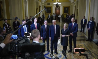 Tổng thống đắc cử Mỹ Donald Trump phát biểu với báo chí tại Đồi Capitol ngày 8/1. (Ảnh: AP)