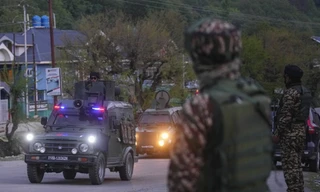 Lực lượng an ninh Ấn Độ hiện diện gần khu vực xảy ra vụ tấn công ngày 22/4. Ảnh: AP