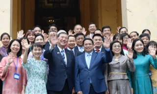 Hai Thủ tướng Việt - Nhật cùng uống cà phê, thăm Bảo tàng Lịch sử quốc gia