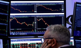 Chứng khoán toàn cầu sụt giảm giữa nỗi lo về chính sách của Tổng thống Mỹ Donald Trump. (Ảnh: Reuters)