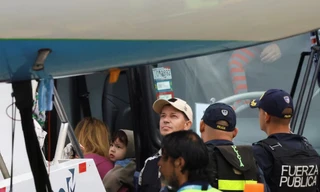 Nhóm người bị Mỹ trục xuất đến Costa Rica ngày 20/2. (Ảnh: Reuters)