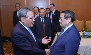 Thủ tướng Phạm Minh Chính trong cuộc gặp Thủ tướng Trung Quốc Lý Cường. Ảnh: VGP