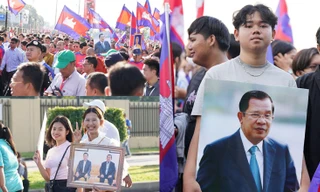 Đám đông cầm ảnh Chủ tịch Thượng viện Campuchia Hun Sen và Thủ tướng Hun Manet trong cuộc tuần hành ở Phnom Penh ngày 18/6. (Ảnh: Khmer Times)