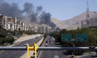Iran ám ảnh với những người ‘đội mũ, đeo kính râm' 