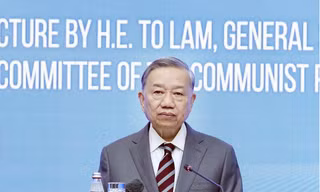 Tổng Bí thư Tô Lâm có bài phát biểu tại Học viện Hành chính công trực thuộc Tổng thống Kazakhstan. Ảnh: TTXVN