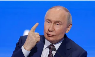 Tổng thống Nga Vladimir Putin phát biểu tại diễn đàn. (Ảnh: Reuters)