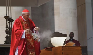 Vatican tiễn biệt Giáo hoàng Francis bằng nghi lễ giản dị và trang trọng 