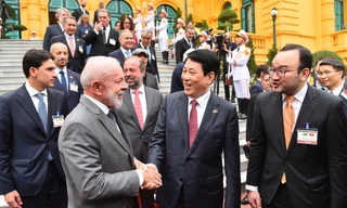 Chủ tịch nước Lương Cường đón Tổng thống Brazil Luiz Inácio Lula da Silva tại Phủ Chủ tịch sáng 28/3. (Ảnh: Nhật Minh)