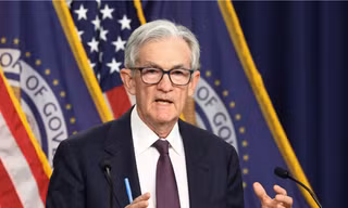 Fed giữ nguyên lãi suất, lo ngại nhiều rủi ro kinh tế
