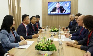 Phó Thủ tướng Lê Thành Long trong cuộc tiếp lãnh đạo Gazprom. Ảnh: VGP