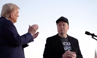 Ông Trump và tỷ phú Elon Musk trong sự kiện ngày 5/10/2024. (Ảnh: AP)