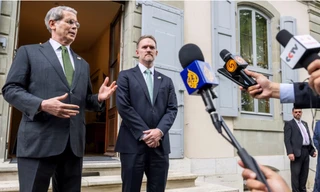 Bộ trưởng Tài chính Mỹ Scott Bessent và Đại diện Thương mại Jamieson Greer phát biểu với báo chí sau khi kết thúc đàm phán với Trung Quốc. (Ảnh: Reuters)