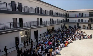 Công dân của nhiều nước được giải cứu sau chiến dịch truy quét khu lừa đảo ở vùng biên giới Thái Lan – Myanmar ngày 26/2. (Ảnh: Reuters)