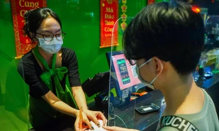 Rạp phim tại TPHCM nhộn nhịp người đến mua vé ngày đầu năm