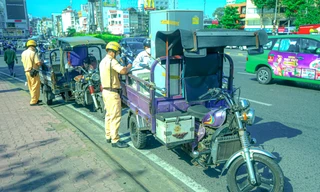 Bị phạt tiền triệu vì lái xe 3 bánh vào trung tâm TPHCM, tài xế phân trần 'vì mưu sinh'