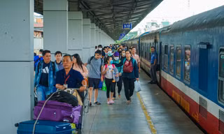 Mùng 7 tháng Giêng: Sân ga nhộn nhịp hành khách trở về TPHCM