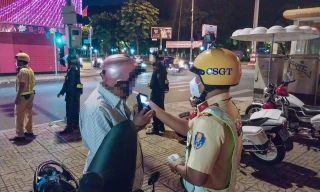 Bị CSGT phạt kịch khung vì nồng độ cồn, tài xế phân trần nhà gần... chỗ nhậu